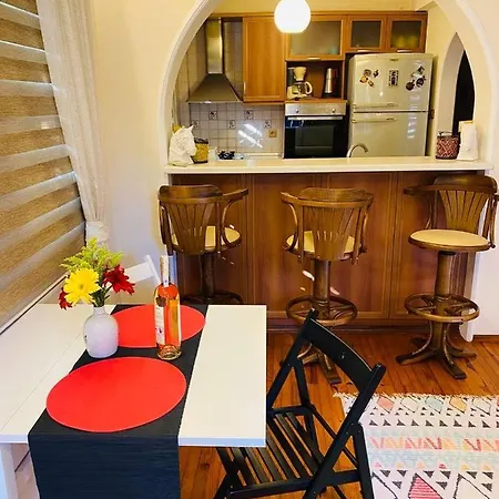 Second Best Home In Lara Center Apartment